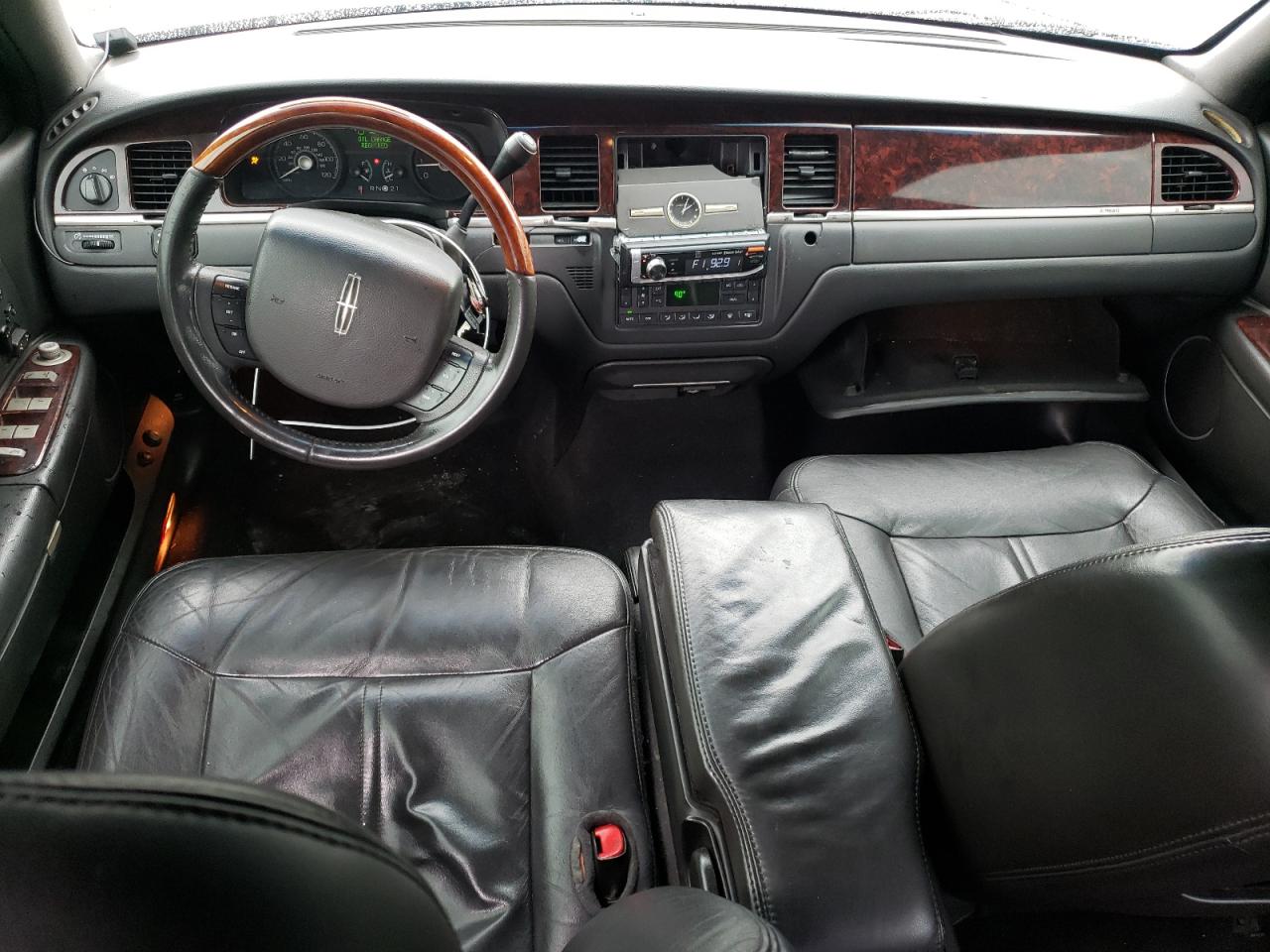 LINCOLN TOWN CAR SIGNATURE LIMITED