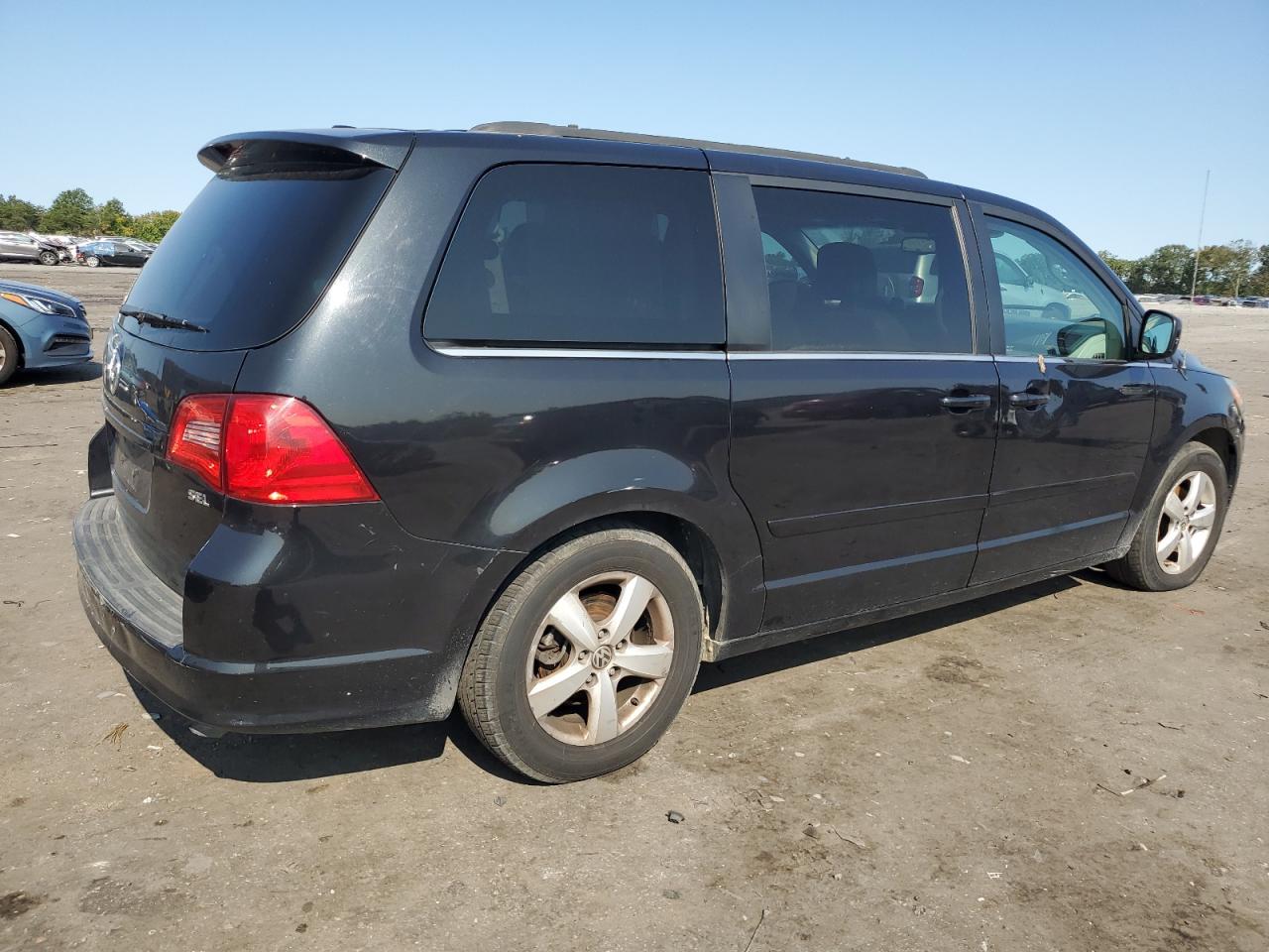 Lot #2852961206 2011 VOLKSWAGEN ROUTAN SEL