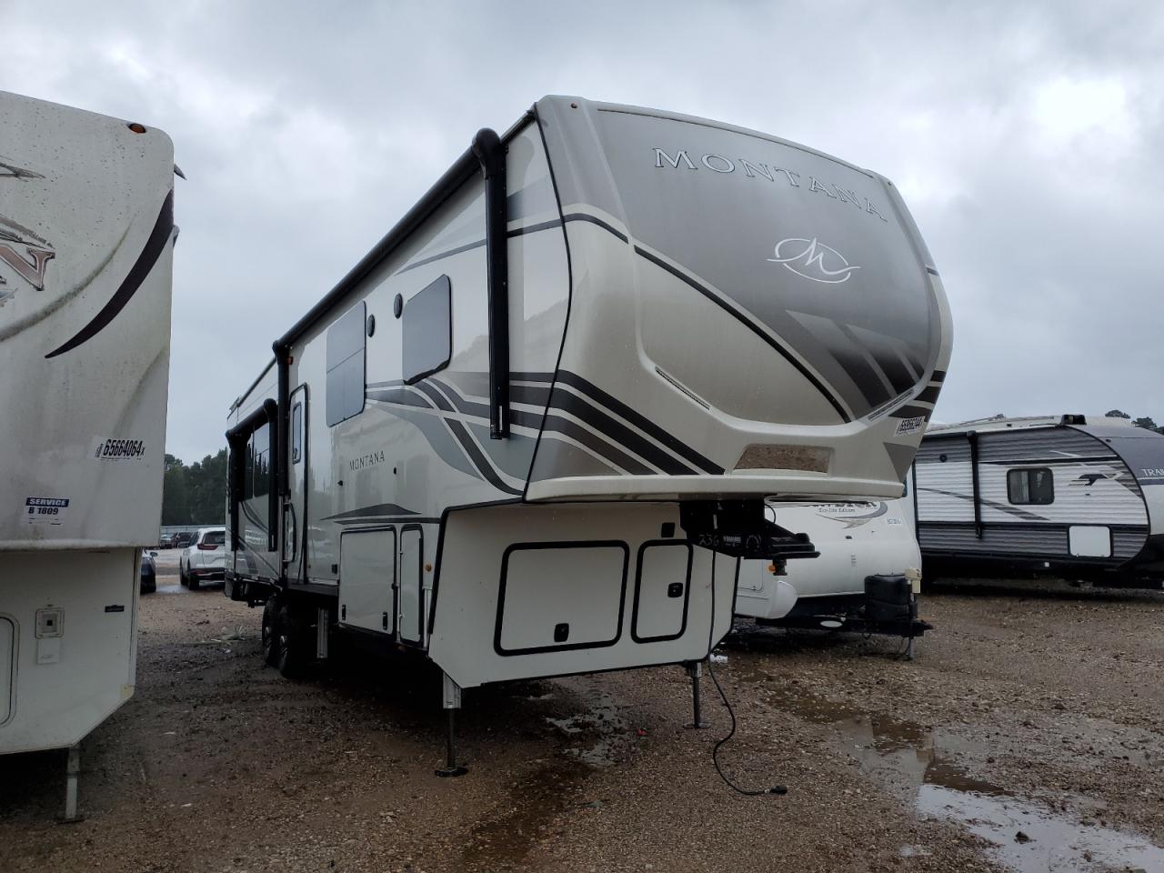  Salvage Montana 5th Wheel