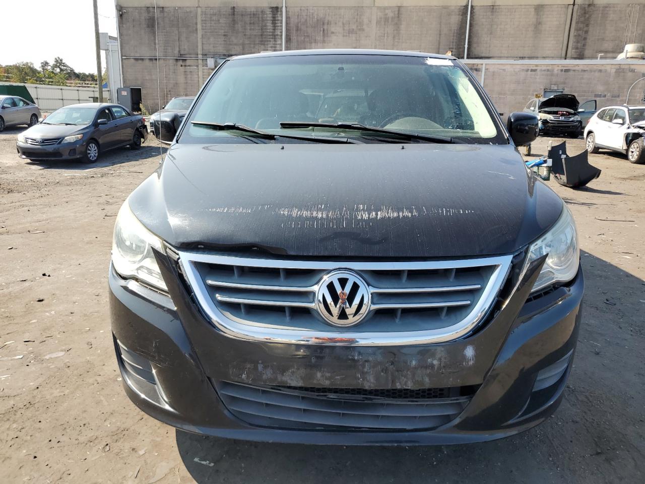 Lot #2852961206 2011 VOLKSWAGEN ROUTAN SEL