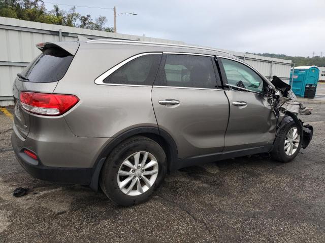 VIN 5XYPGDA33HG258626 2017 KIA Sorento, LX no.3