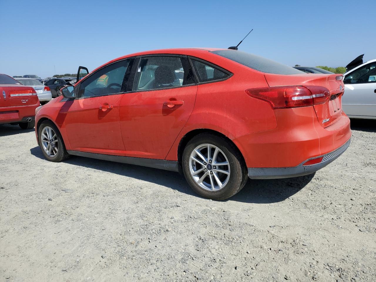 FORD FOCUS SE 2015 red sedan 4d gas 1FADP3F25FL282978 photo #3