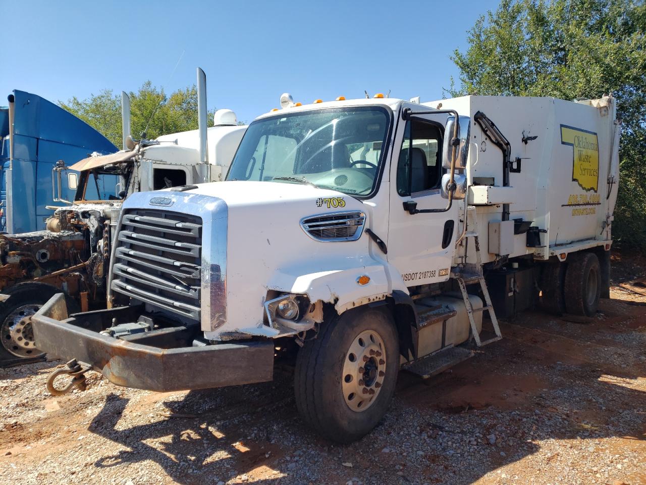 Lot #2893380633 2016 FREIGHTLINER 108SD