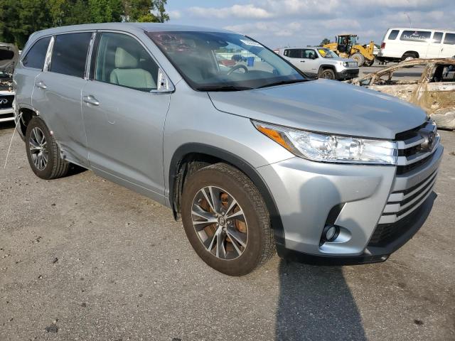 VIN 5TDBZRFH4JS855153 2018 Toyota Highlander, LE no.4