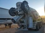 Lot #3024319016 2004 KENWORTH CONSTRUCTI