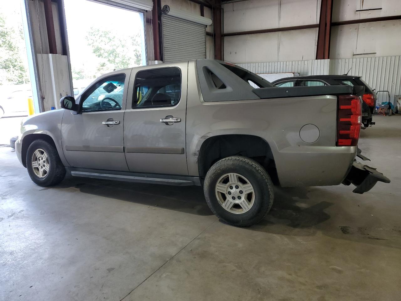 CHEVROLET AVALANCHE 2007 beige  gas 3GNEC12J97G207718 photo #3