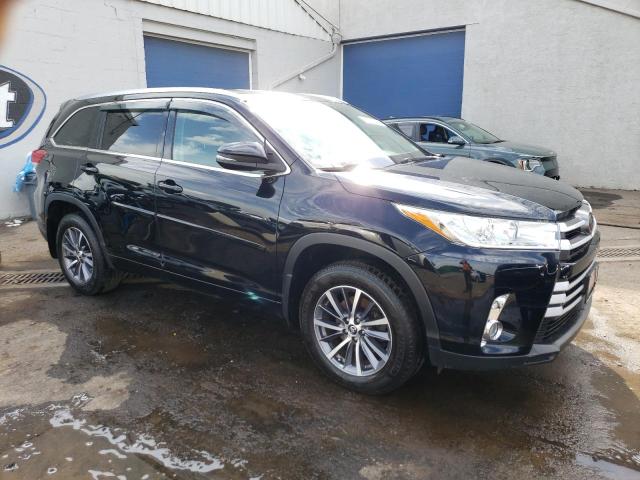 VIN 5TDJZRFH8JS870749 2018 Toyota Highlander, SE no.4