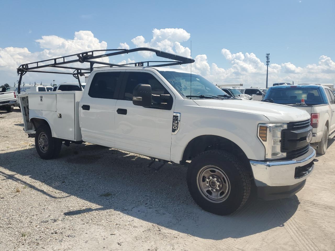 Lot #2843013159 2019 FORD F350 SUPER