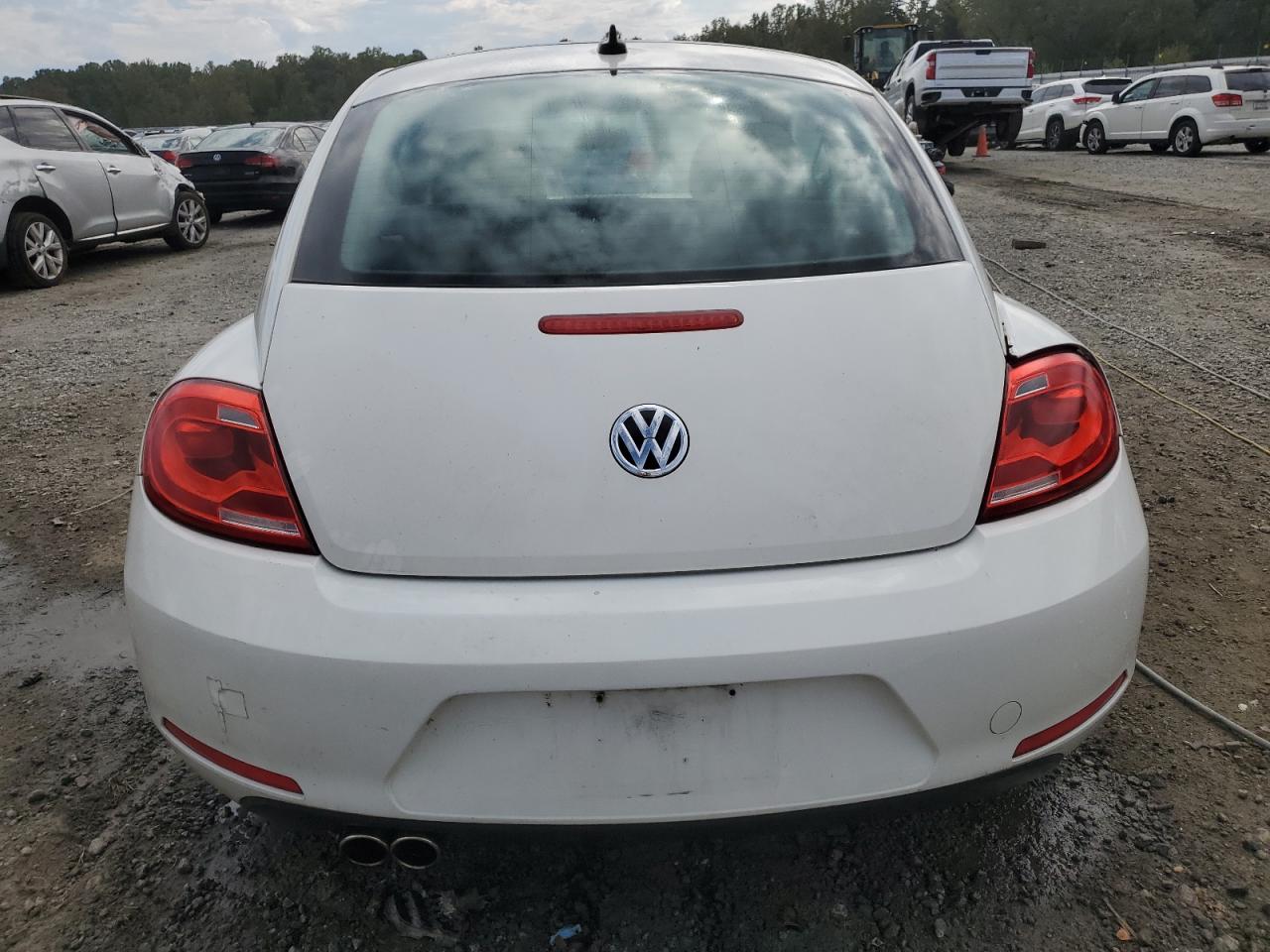 Lot #2909980077 2013 VOLKSWAGEN BEETLE