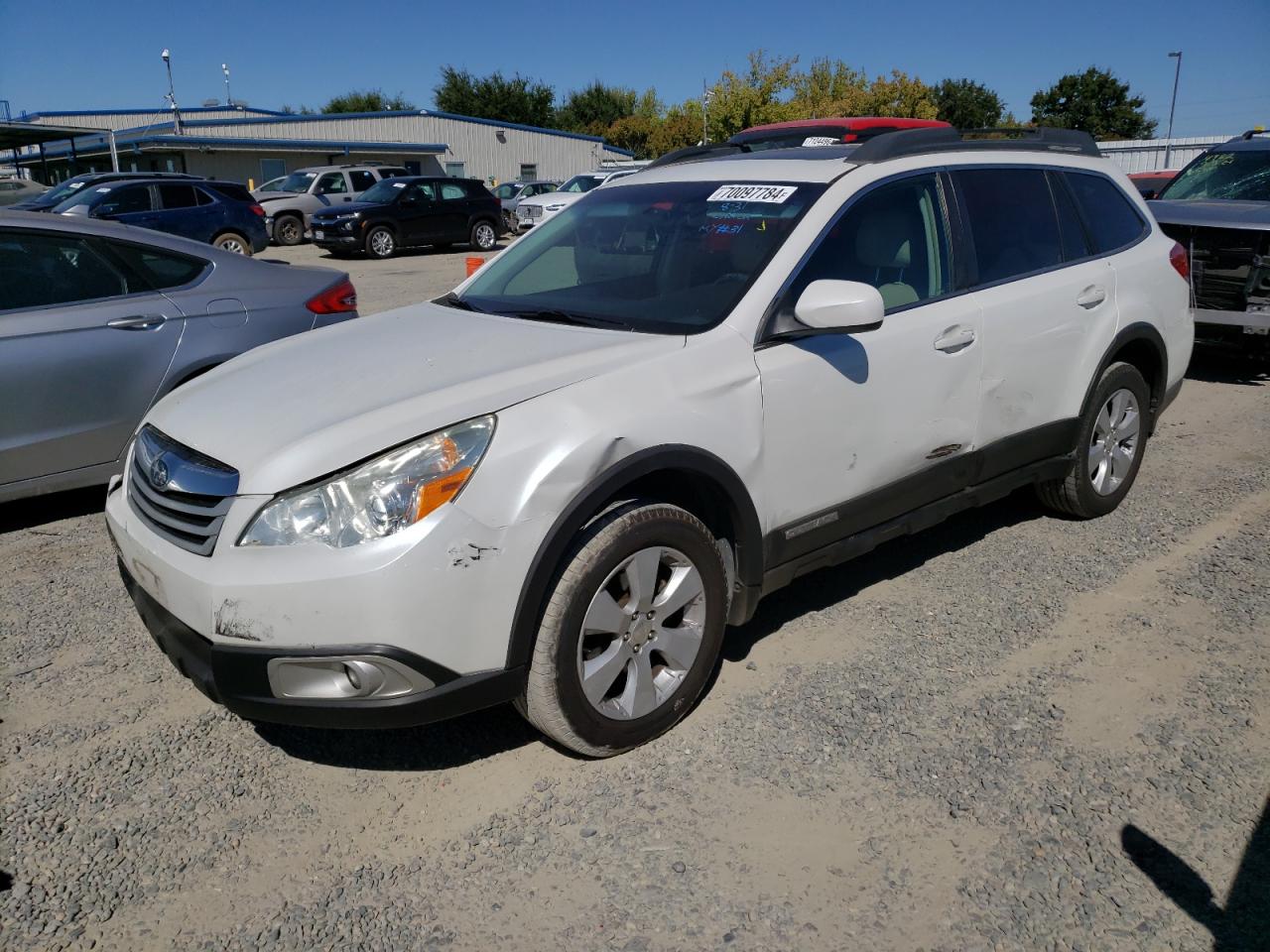 SUBARU OUTBACK 2. 2010 white  gas 4S4BRBGC6A3339965 photo #1