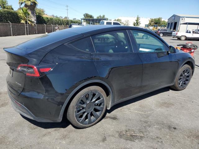 VIN 7SAYGAEE8NF570333 2022 Tesla MODEL Y no.3