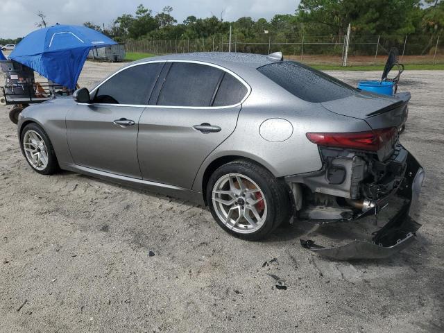 VIN ZARFAEBN0J7581835 2018 Alfa Romeo Giulia no.2