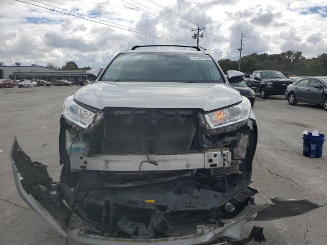 VIN 5TDJZRFH0JS845876 2018 Toyota Highlander, SE no.5