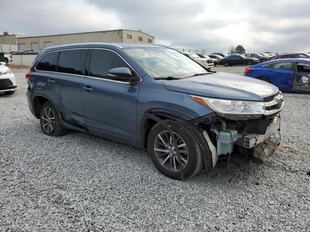 VIN 5TDKZRFH0HS523012 2017 Toyota Highlander, SE no.4