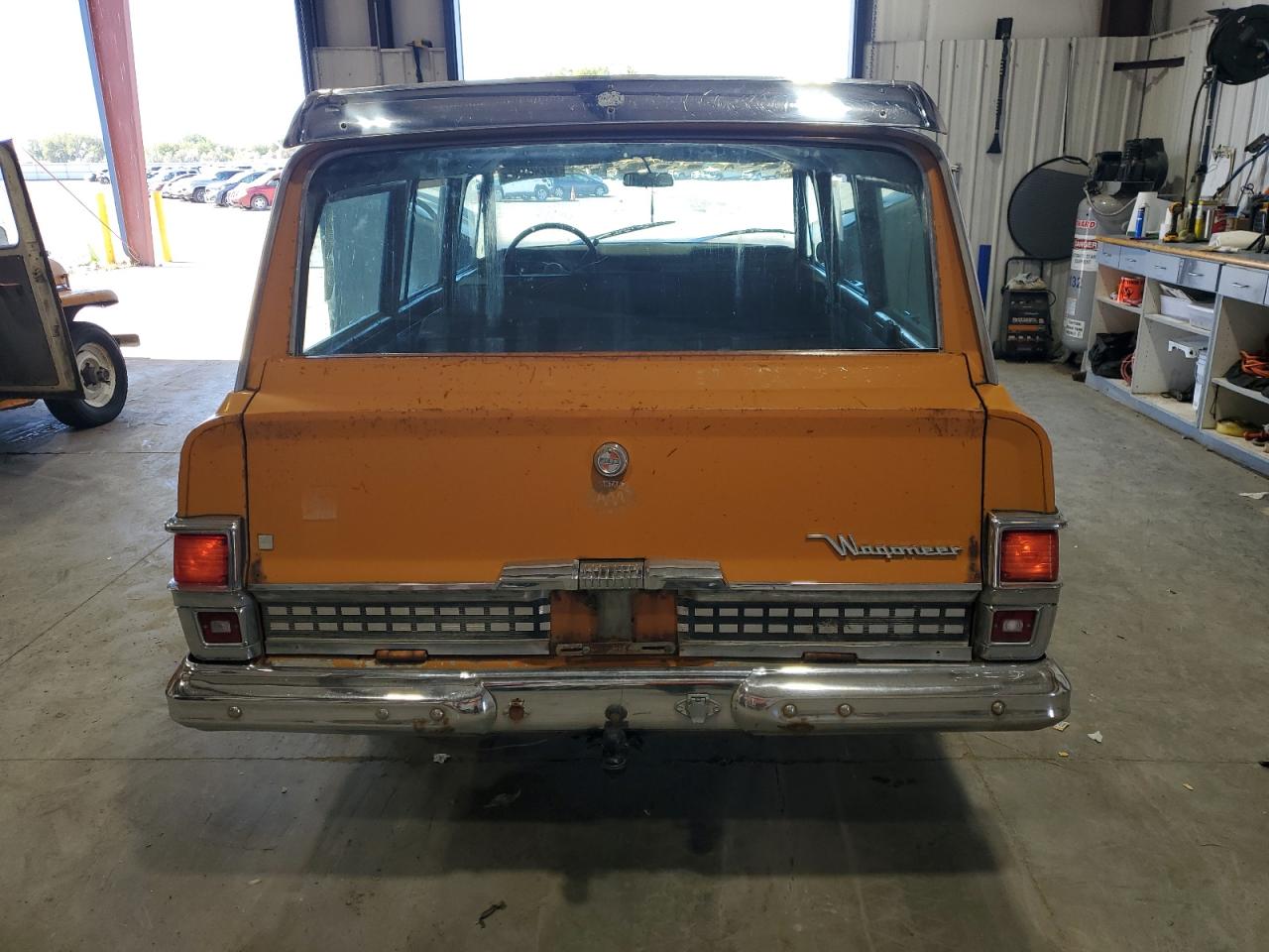 Lot #2974203350 1972 JEEP WAGONEER