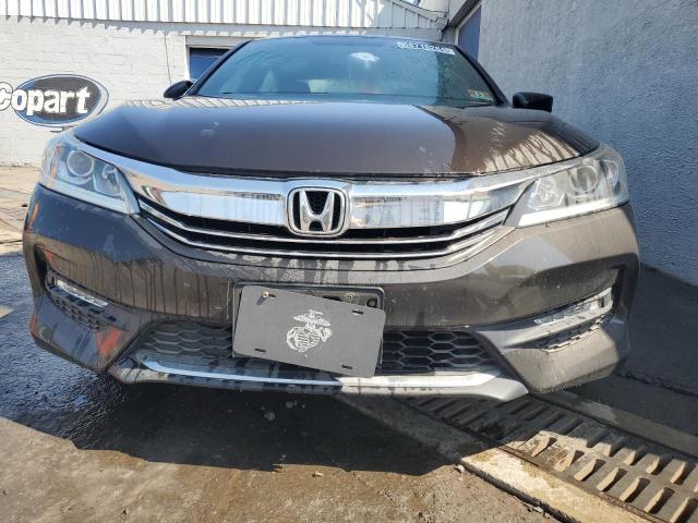 VIN 1HGCR2F13HA216043 2017 Honda Accord, Sport Spec... no.5