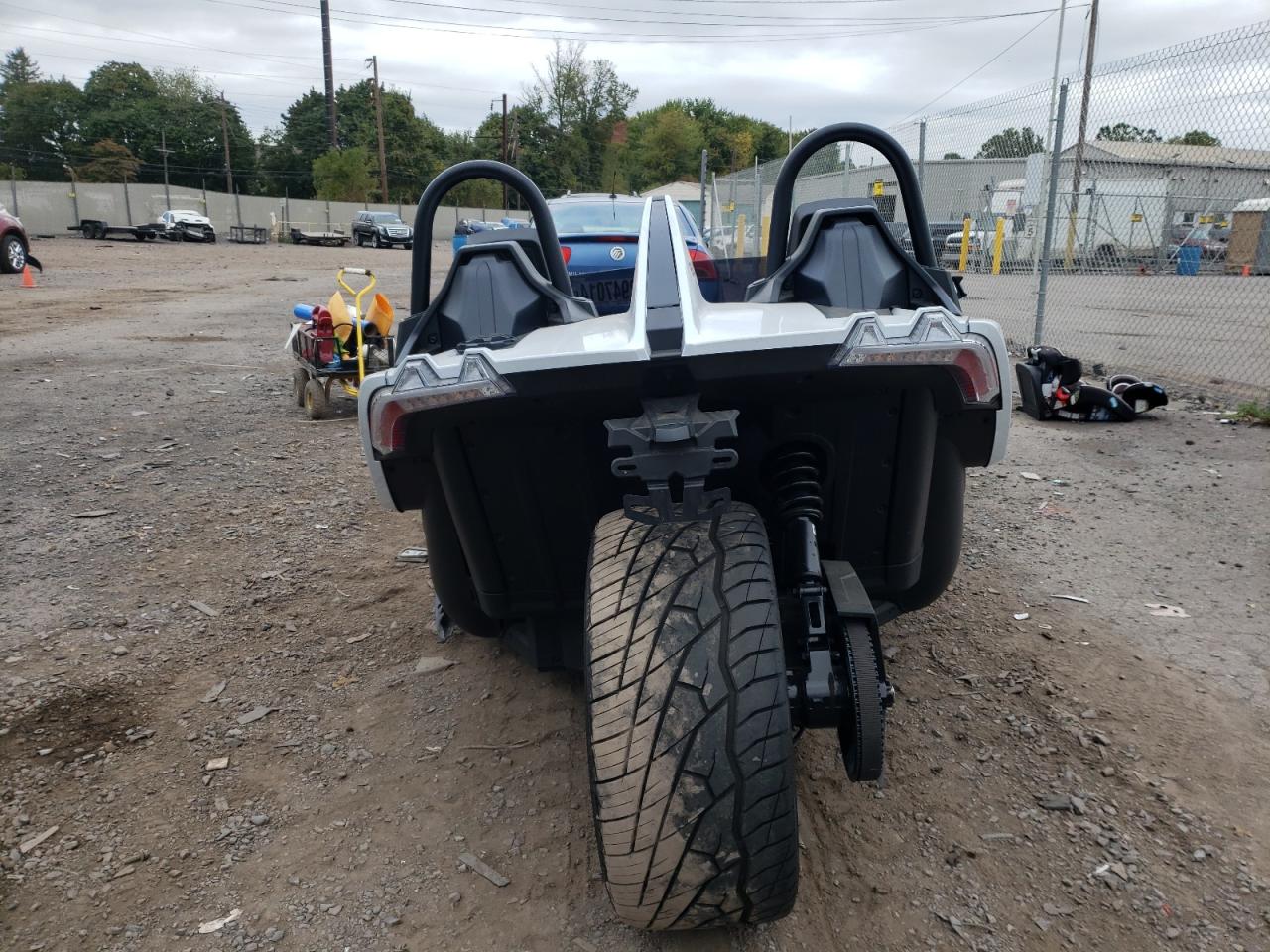 Lot #3048599951 2023 POLARIS SLINGSHOT