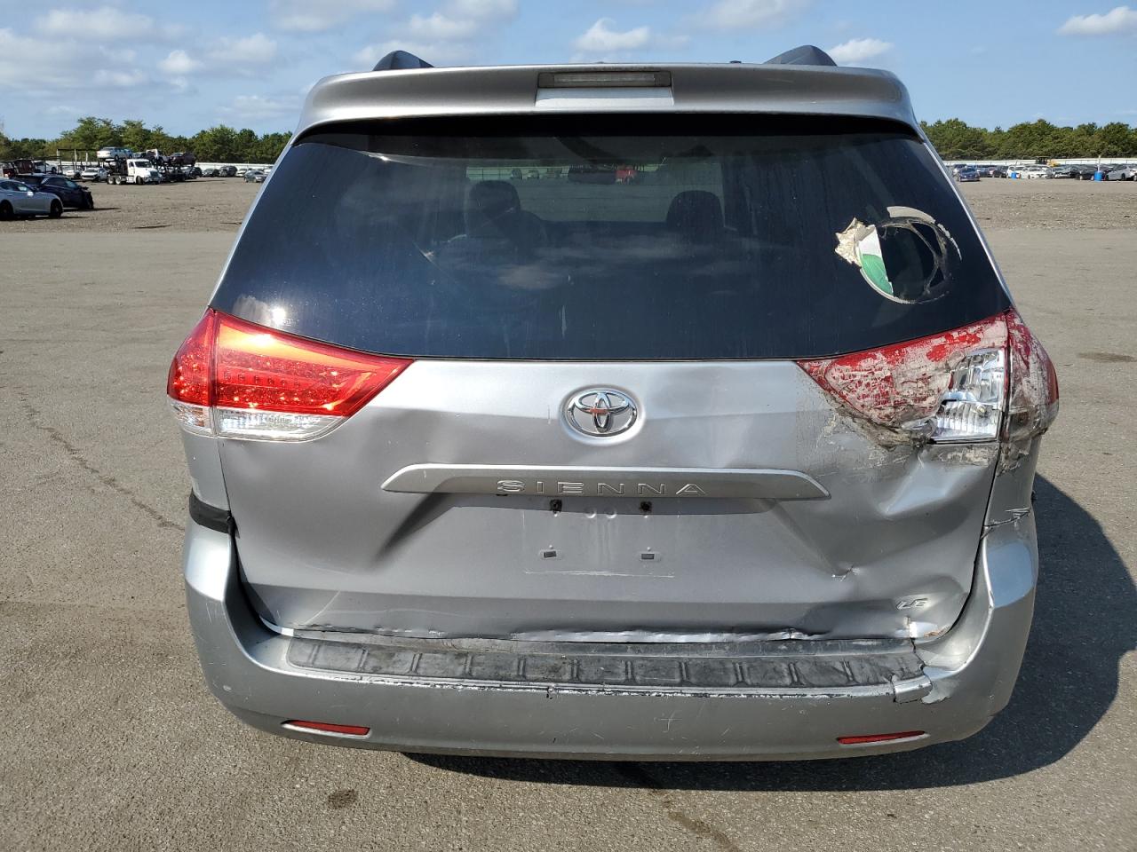 Lot #3025948013 2011 TOYOTA SIENNA LE