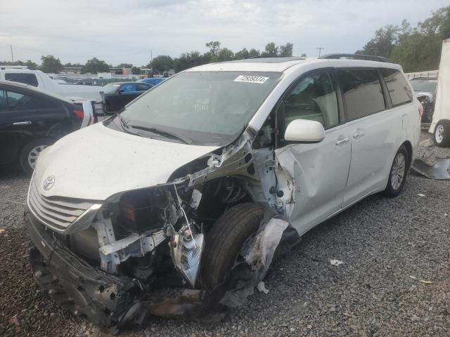 VIN 5TDYK3DC9FS610746 2015 Toyota Sienna, Xle no.1