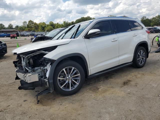 VIN 5TDKZRFH2JS540397 2018 Toyota Highlander, SE no.1