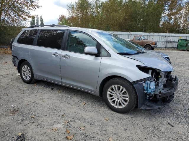 VIN 5TDYZ3DC1HS809465 2017 Toyota Sienna, Xle no.4