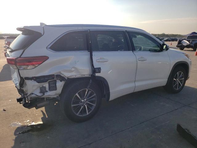 VIN 5TDJZRFH4JS541904 2018 Toyota Highlander, SE no.3