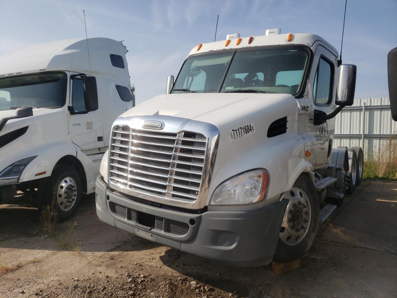 Lot #2838536917 2011 FREIGHTLINER CASCADIA 1