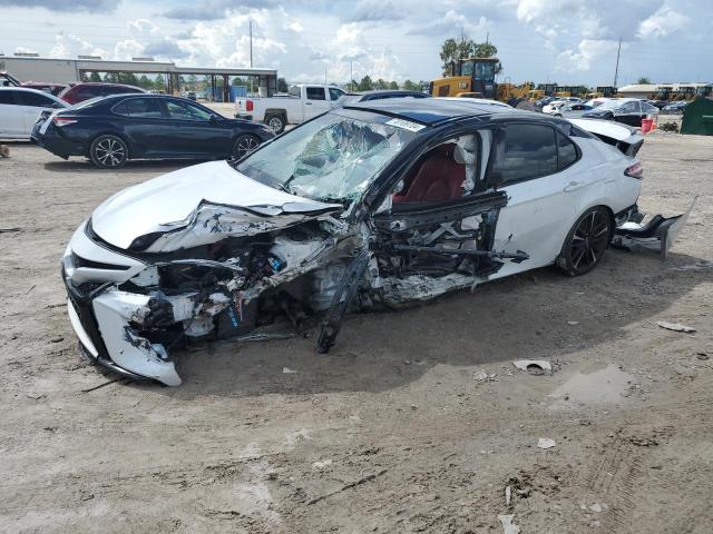 VIN 4T1B61HK1JU125632 2018 Toyota Camry, Xse no.1