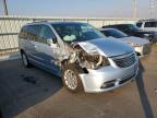 CHRYSLER TOWN & COU снимка