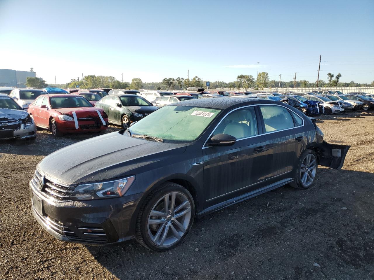 Lot #2860415034 2017 VOLKSWAGEN PASSAT R-L