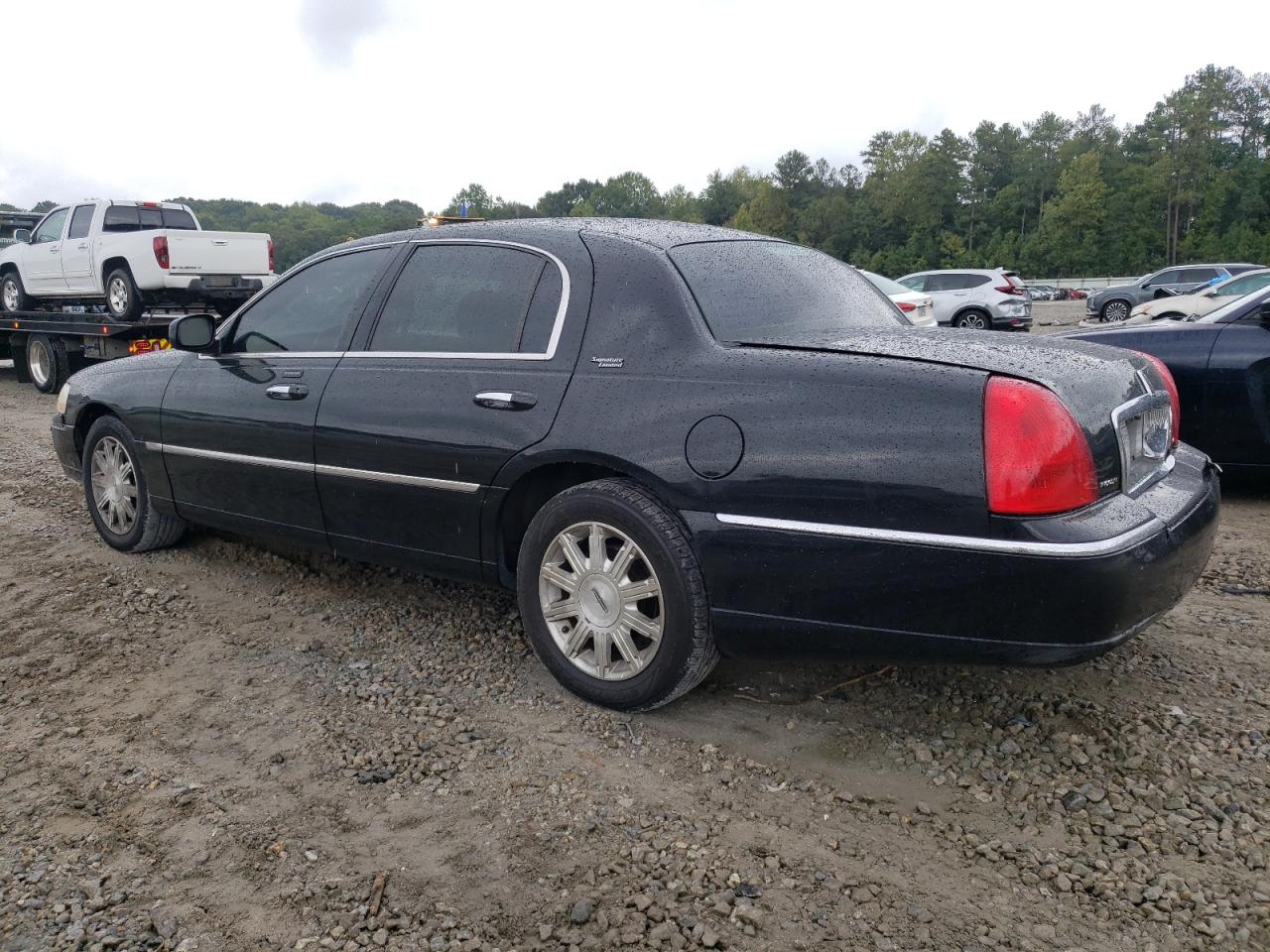 LINCOLN TOWN CAR SIGNATURE LIMITED