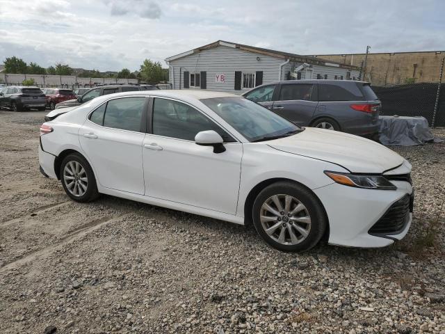 VIN 4T1B11HK2JU575871 2018 Toyota Camry, L no.4