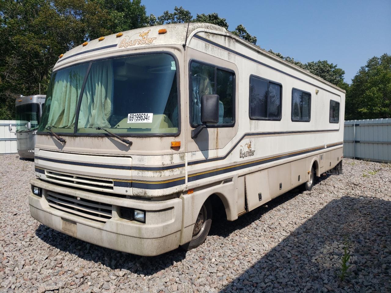 Lot #2806519849 1996 CHEVROLET P30