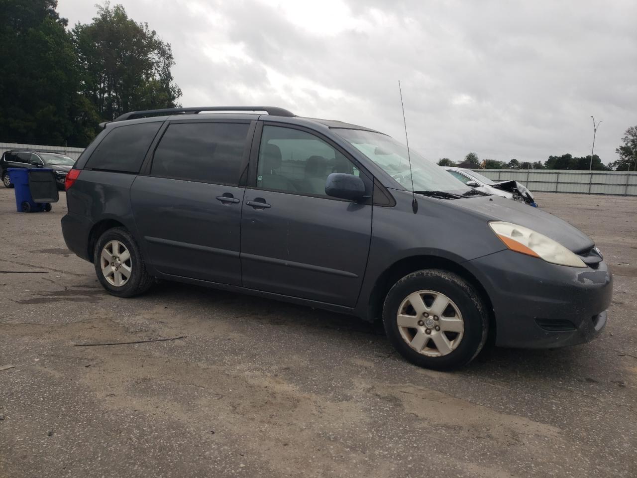 2009 Toyota SIENNA CE