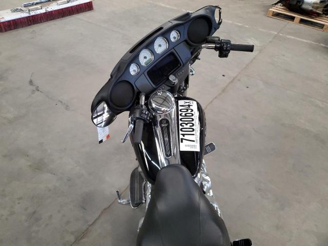 2022 HARLEY-DAVIDSON FLHX - 1HD1KBC26NB652221