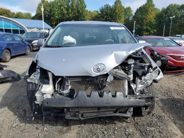 VIN 5TDYK3DC6FS654090 2015 Toyota Sienna, Xle no.5