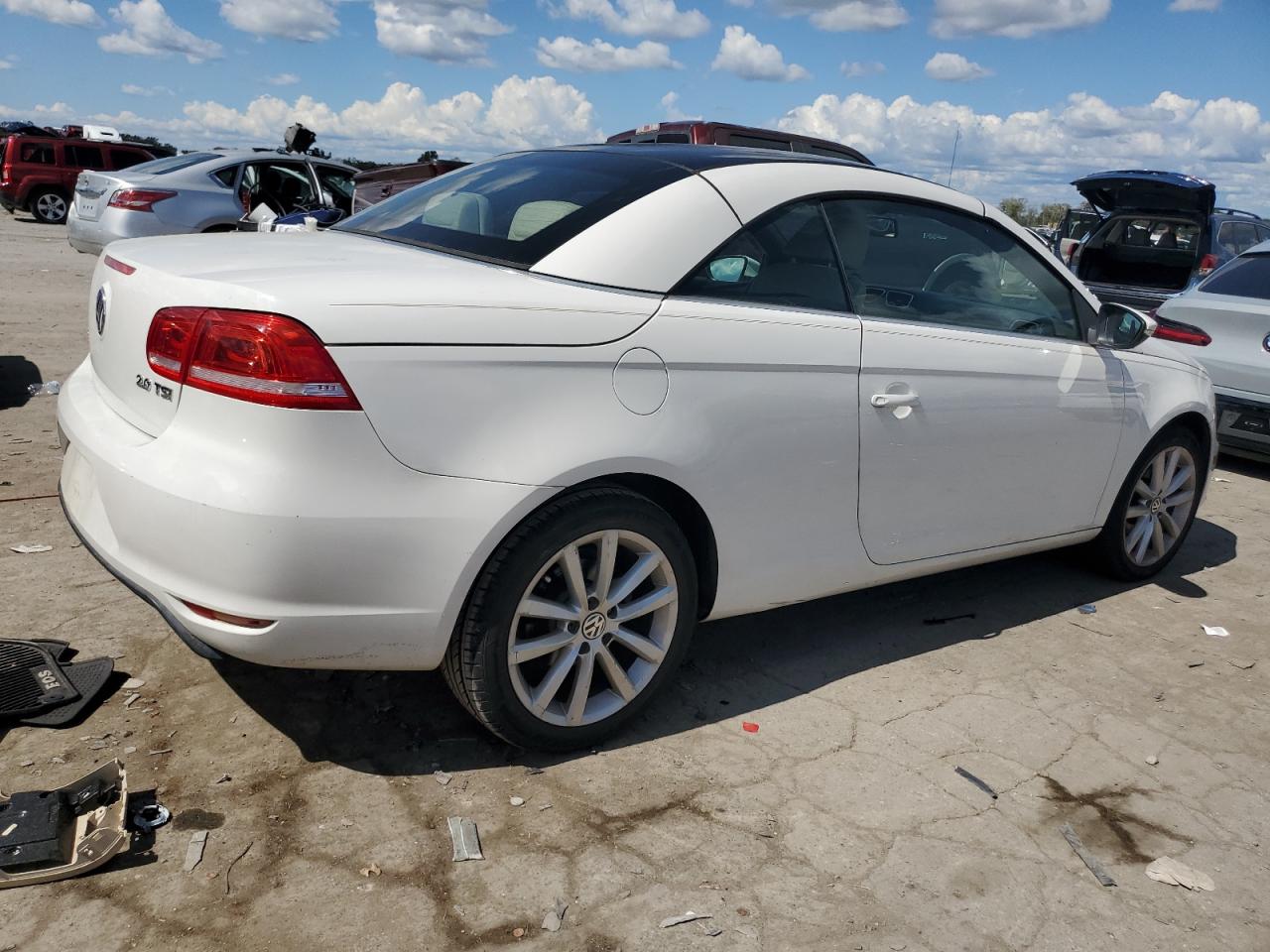 VOLKSWAGEN EOS KOMFOR 2012 white  gas WVWBW7AH7CV021617 photo #4