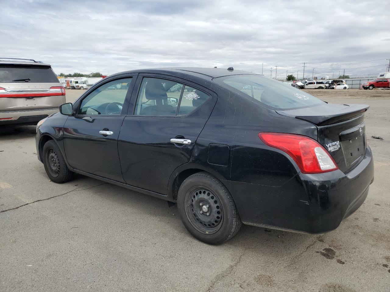 Lot #3024410585 2019 NISSAN VERSA S