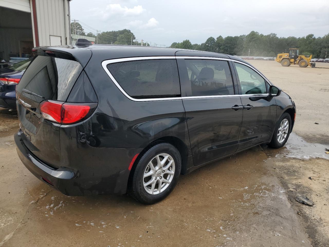 Lot #2898067254 2023 CHRYSLER VOYAGER LX