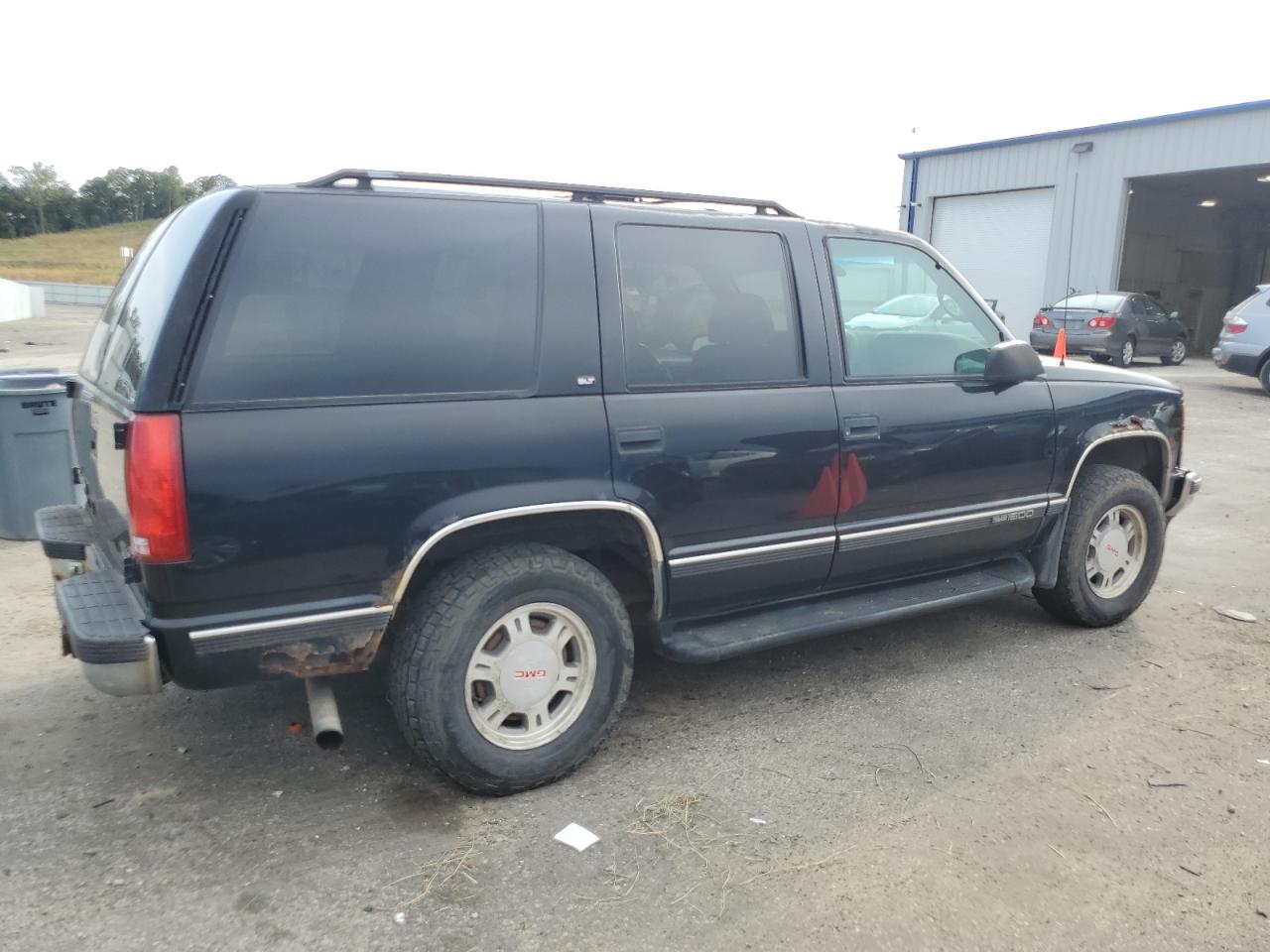 Lot #2838561875 1999 GMC YUKON