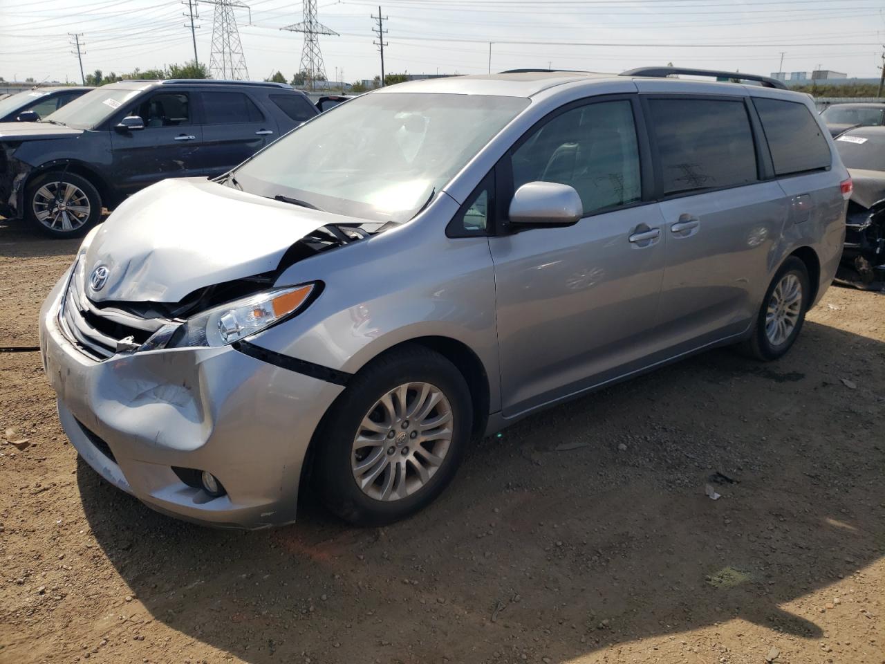 TOYOTA SIENNA XLE