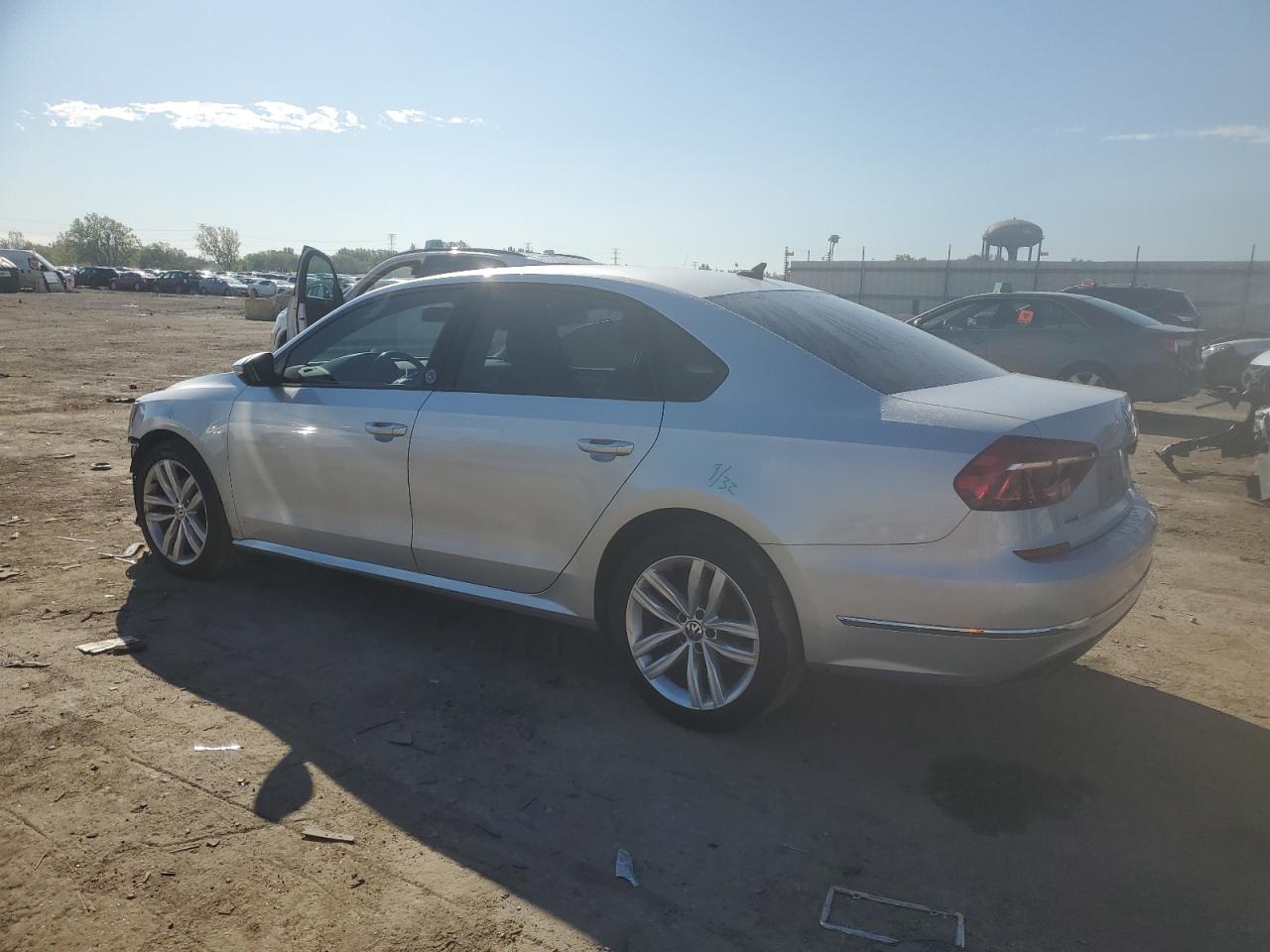 Lot #2907389091 2019 VOLKSWAGEN PASSAT WOL