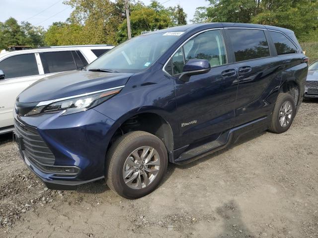 TOYOTA SIENNA LE