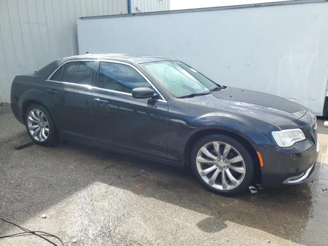 VIN 2C3CCAAG0HH582828 2017 Chrysler 300, Limited no.4