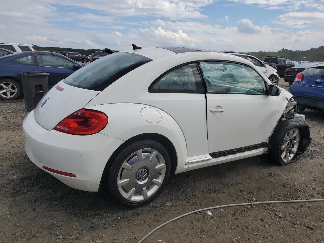 Lot #2909980077 2013 VOLKSWAGEN BEETLE