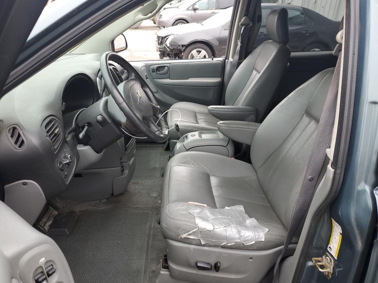 Lot #2907210624 2005 CHRYSLER TOWN & COU