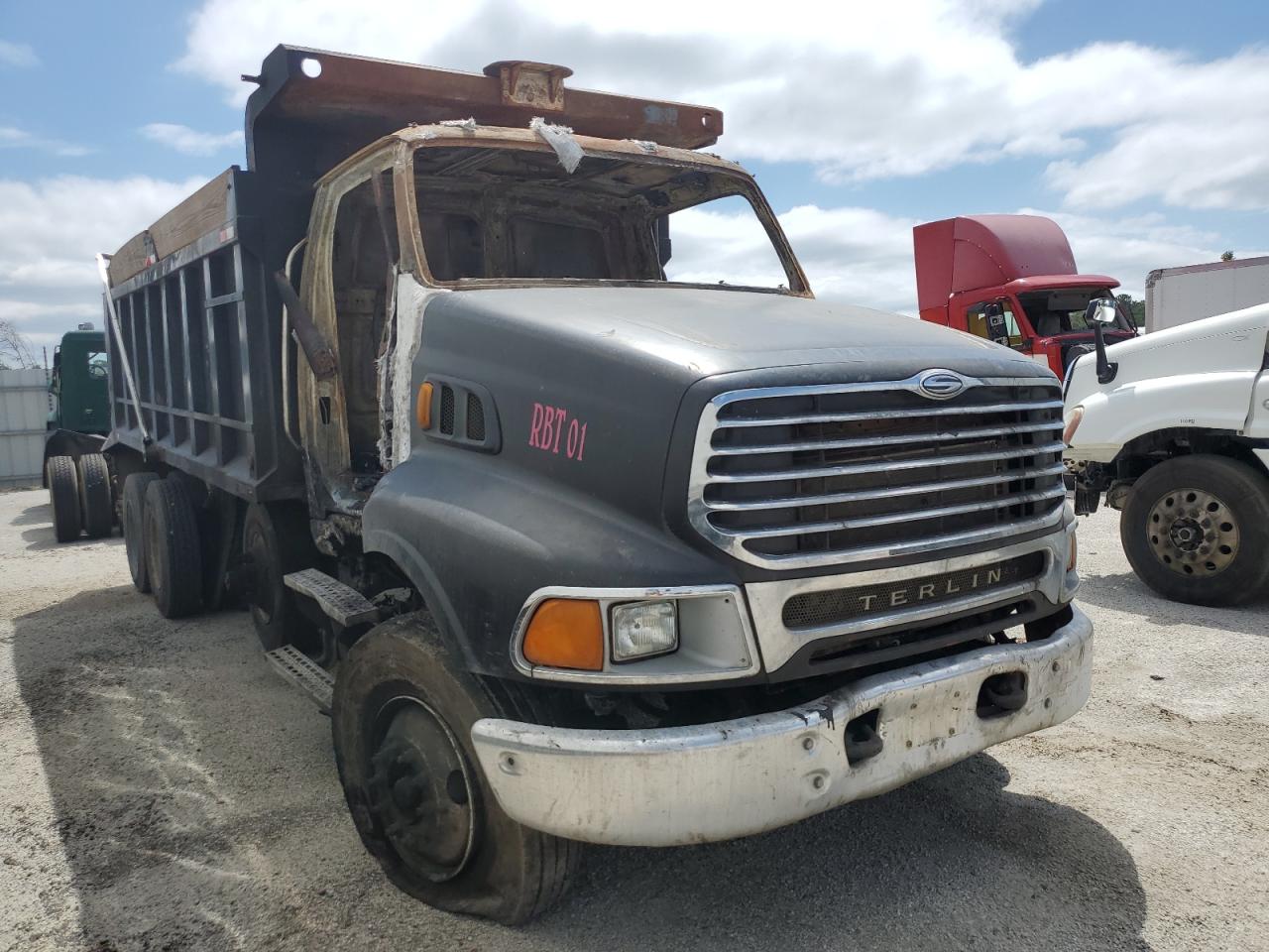 Sterling Trucks L8500 series 2005 