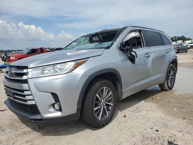 VIN 5TDKZRFHXJS529650 2018 Toyota Highlander, SE no.1