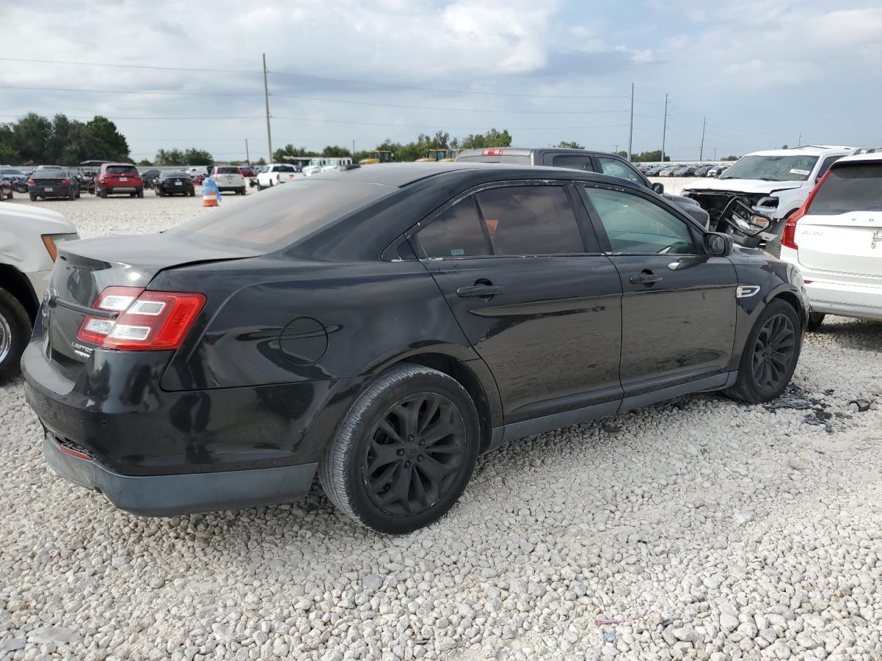 Lot #3027134782 2013 FORD TAURUS LIM