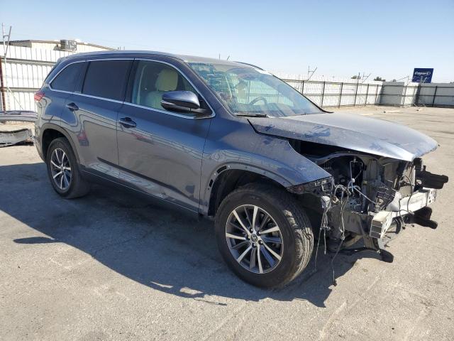 VIN 5TDKZRFH2JS244747 2018 Toyota Highlander, SE no.4